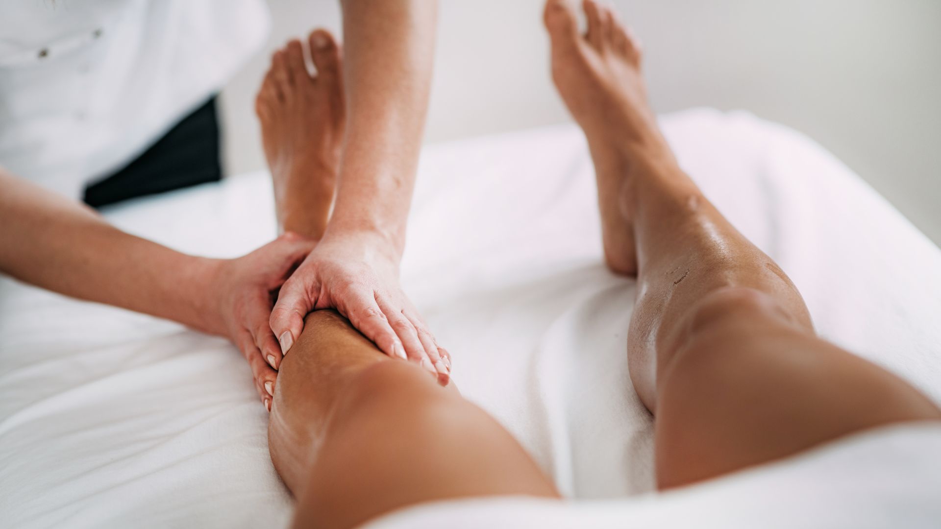 MASAJE CIRCULATORIO DE PIERNAS VALENCIA | BLOOD FLOW MASSAGE FOR HEAVY LEGS VALENCIA