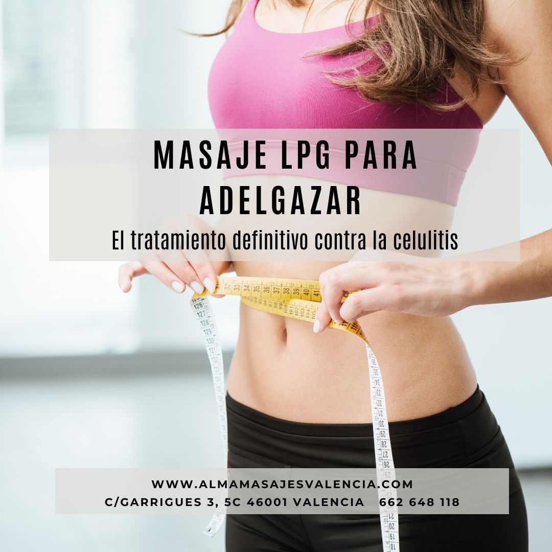 LPG qué es. mujer en ropa deportiva pasando una cinta de medir sobre su cintura